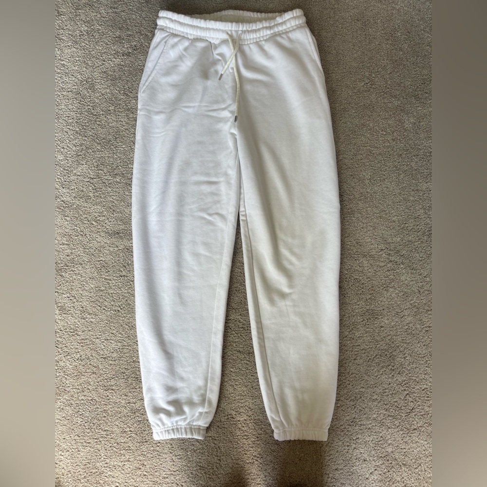 White joggers/sweatpants